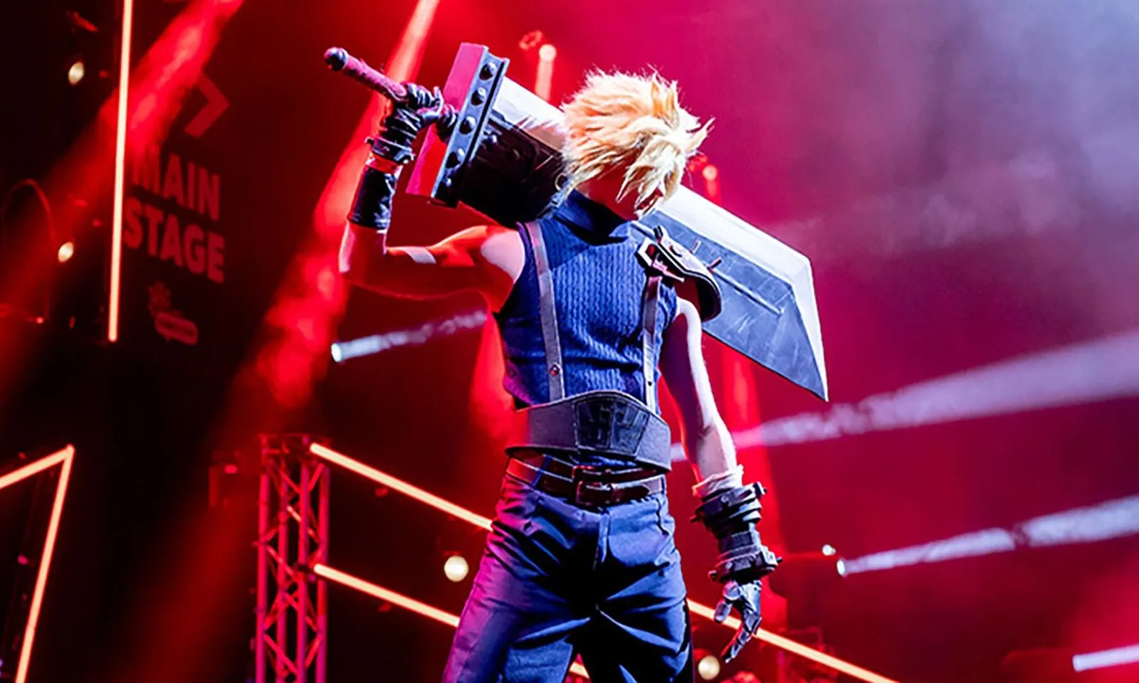 A cosplayer dressed as Cloud Strife from Final Fantasy VII, carrying an oversized prop Buster Sword, on MCM's Main Stage