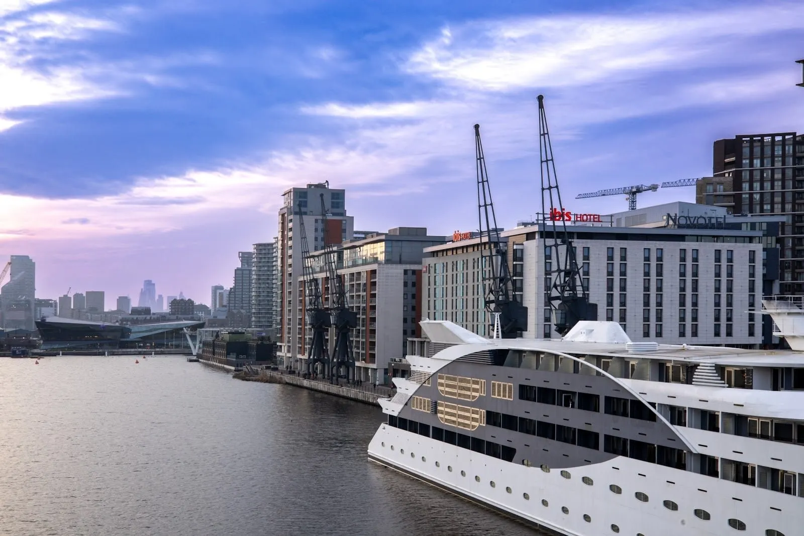 Royal Victoria Dock from the footbridge, with the Sunborn yacht moored in front of the ibis and Novotel hotels and the dock cranes