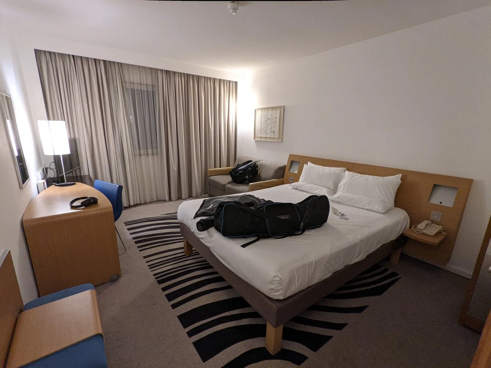 A room at Novotel London Greenwich with a double bed and a sofa bed under the window