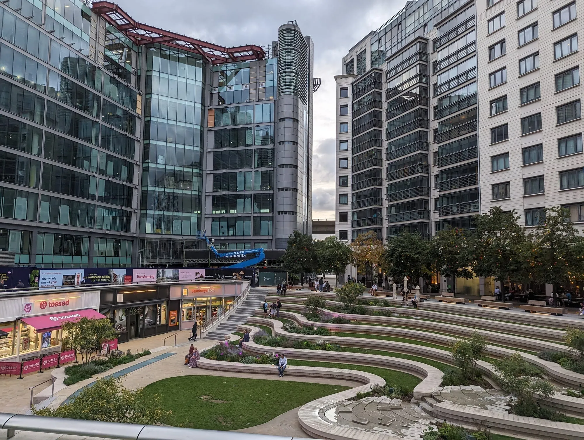 The stepped waterside amphitheatre at Merchant Square, Paddington Basin, with modern buildings around it