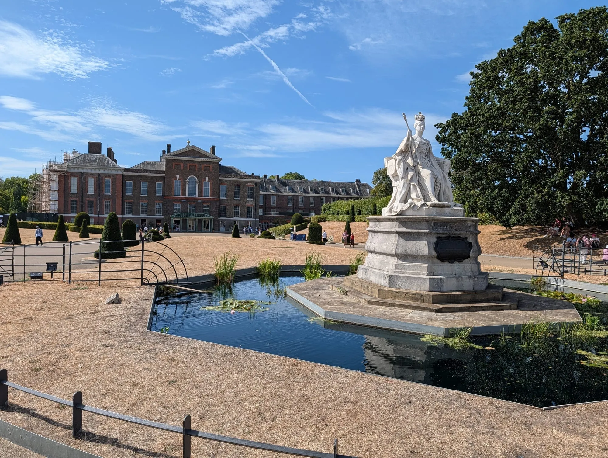 Kensington Palace and the Queen Victoria statue in Kensington Gardens